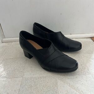 Clarks Women's Black Leather Mule Heels Size 7.5 Formal Block Heel